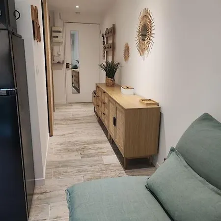 T1 - Bord De Apartment *